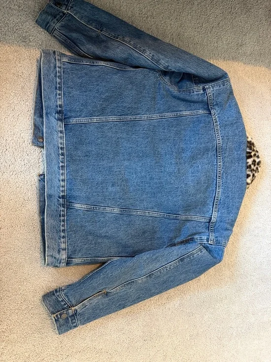 Levi's Blue Denim Jacket with Leopard Faux Fur Collar - Picture 4 of 5